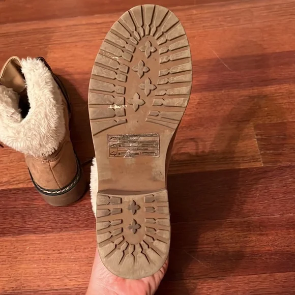 Forever 21 • Tan Faux Suede Faux Sherpa Trim - Picture 5 of 6